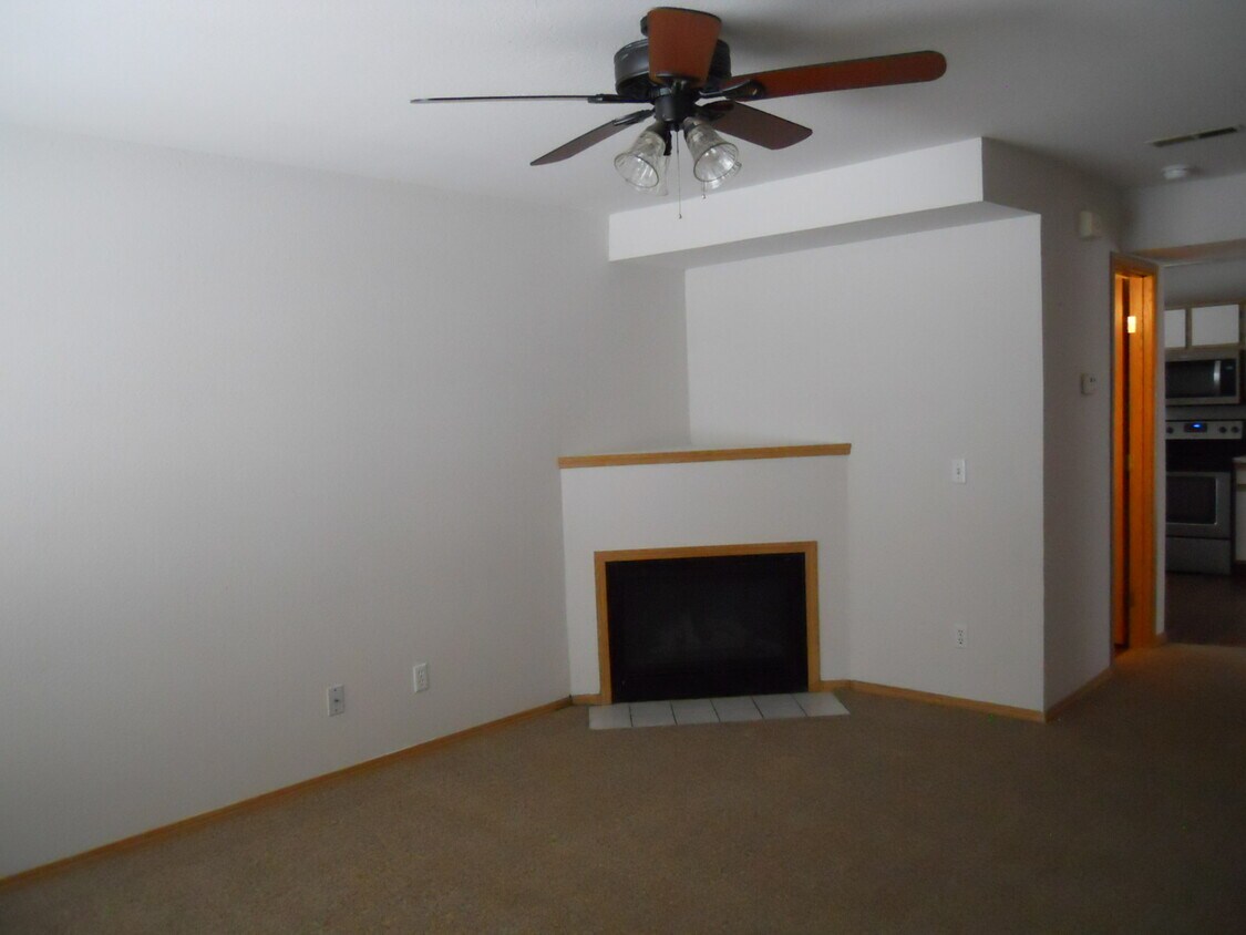 2336 Ranch Way, Lawrence, KS 66047 Townhome Rentals in Lawrence KS