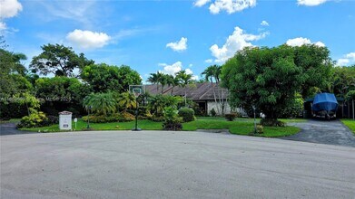 Building Photo - 15305 SW 74th Ct