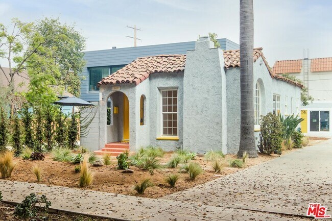 Building Photo - 4264 Lincoln Ave