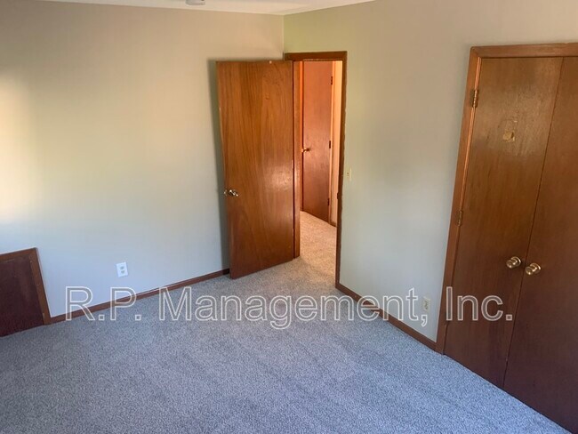 Building Photo - 237 Moonlite Dr