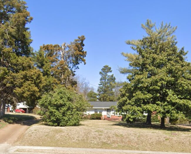 Building Photo - 824 W Old Hickory Blvd