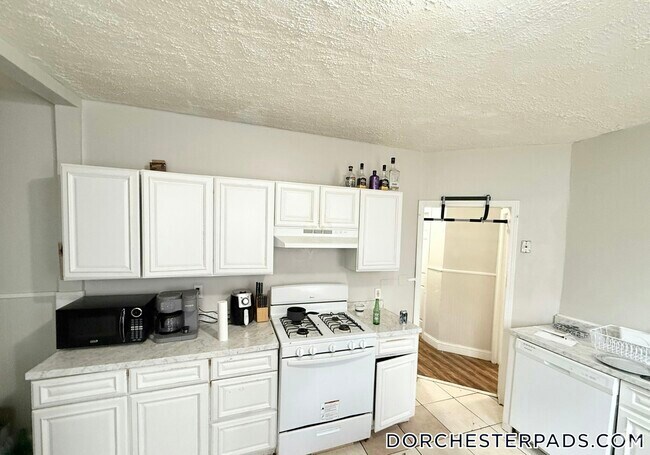 Building Photo - 17 Cawfield St