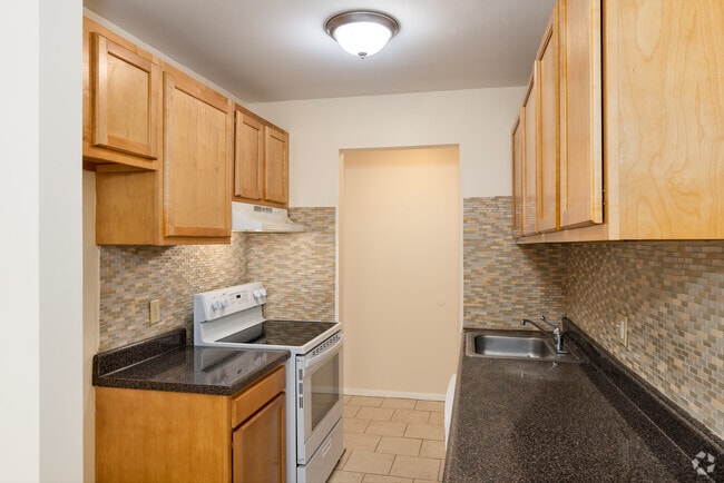 1 habitación, 1 baño - 765 pies cuadrados - Cocina - Oak Ridge Village