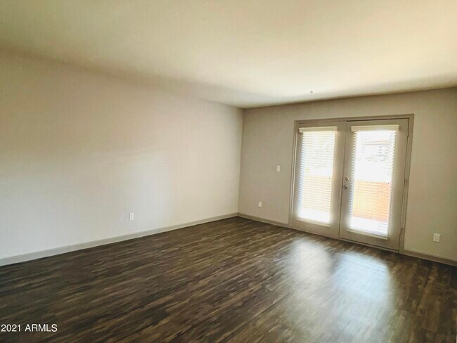 Foto del edificio - 4704 E Paradise Village Pkwy N
