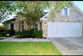 Building Photo - 1030 Walnut Pointe