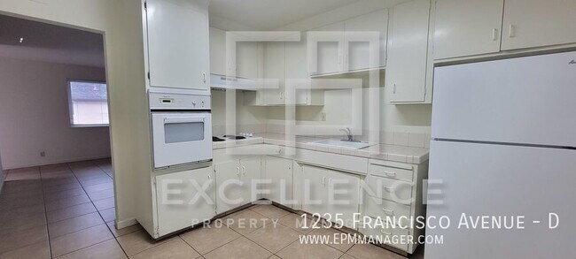 Foto del edificio - Upper 2/1 in 4plex, Private 1 Car Garage