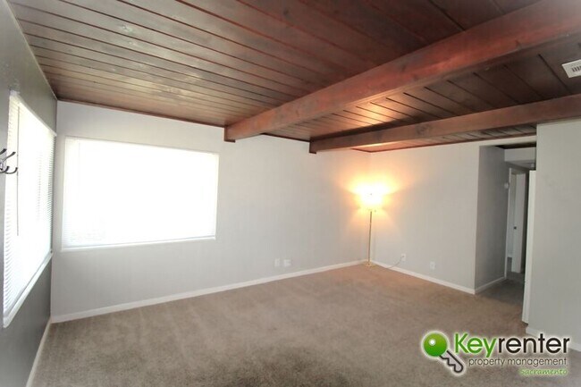 Foto del edificio - 419 Chaparral Way