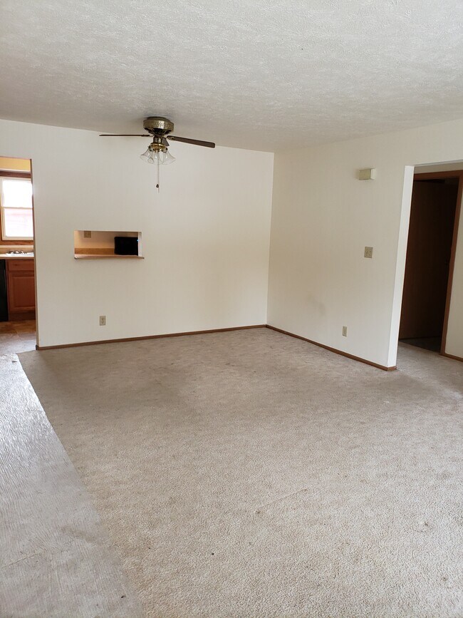 Building Photo - 243 Broadway Dr