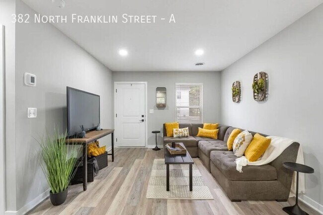 Foto del edificio - 382 N Franklin St