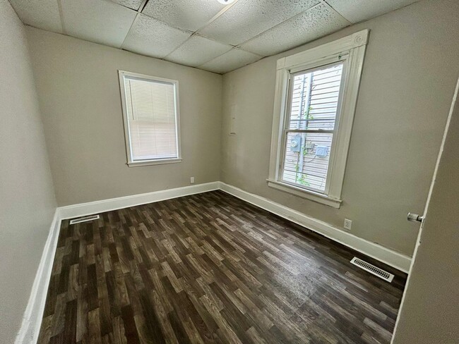 Foto del edificio - 3 Bedroom Available!!