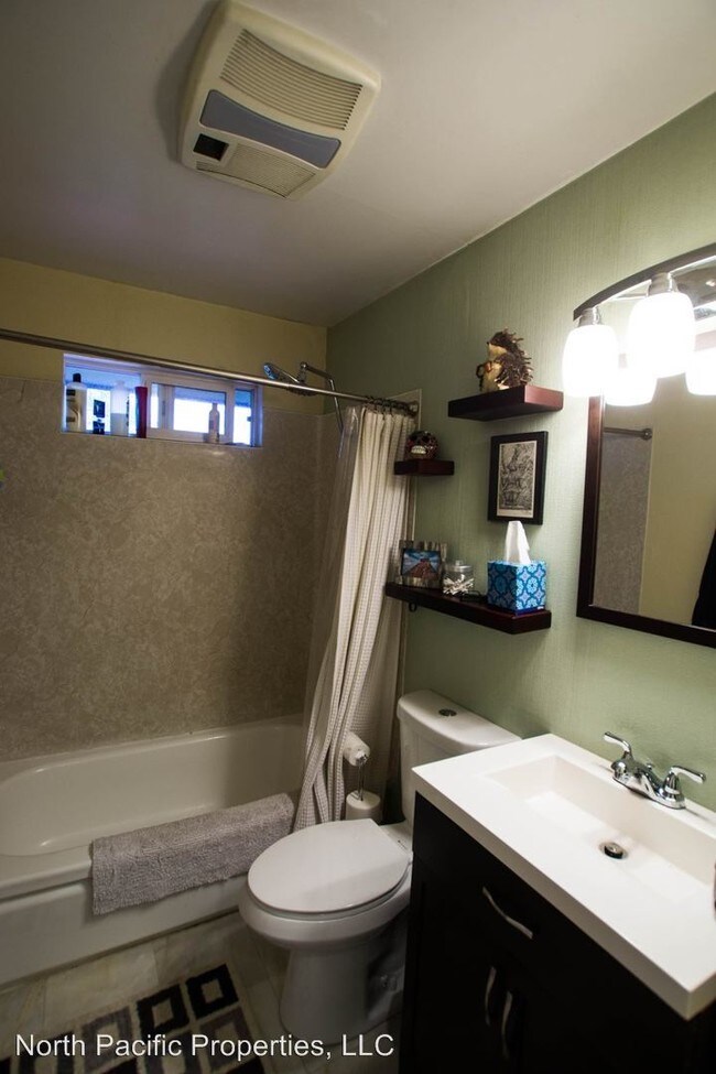 Building Photo - 2 br, 1 bath House - 2840 S Juneau St