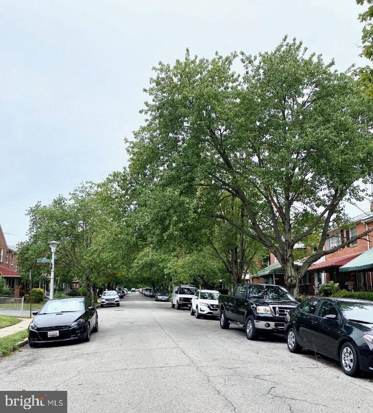 Primary Photo - 3211 Yosemite Ave
