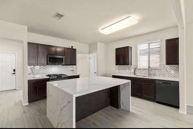Building Photo - 1102 Larkfield Dr
