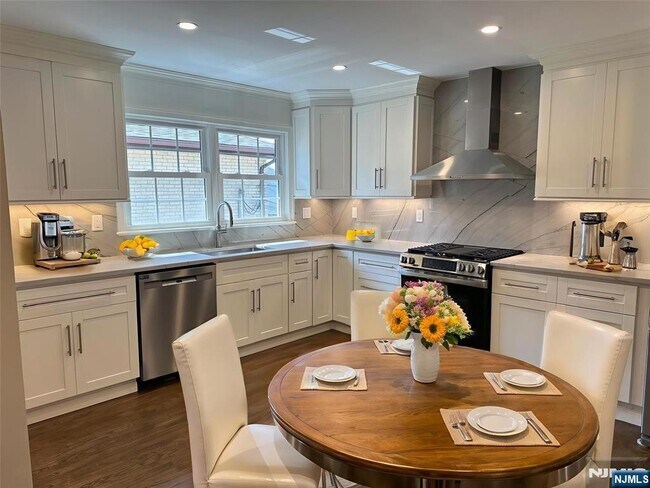 Foto del edificio - 29 Marion Ave