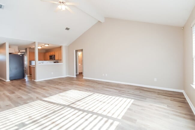 Building Photo - 10815 Malden Dr