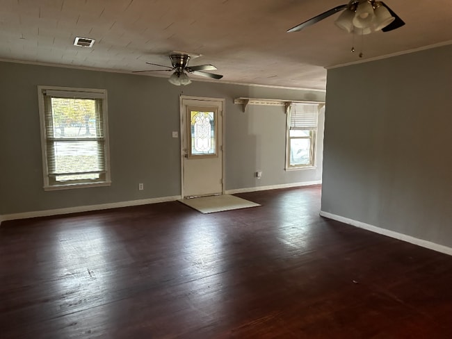 Building Photo - 1401 Springdale St