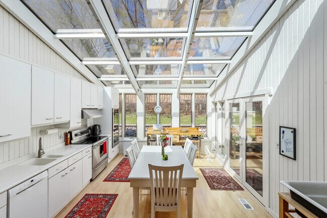 Foto del edificio - 222 Ridge Rd