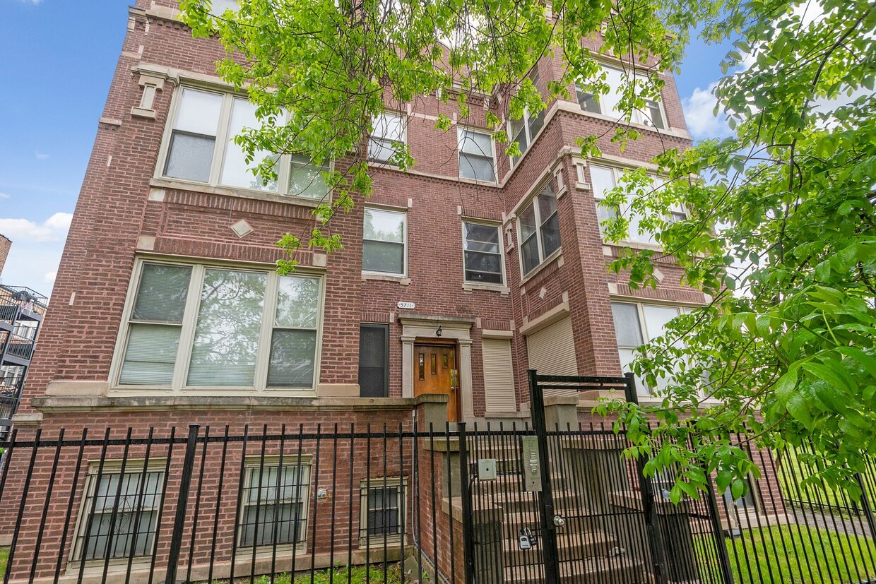 Foto principal - Rehabbed 3Bed/2Bath Condo Unit in Washingt...