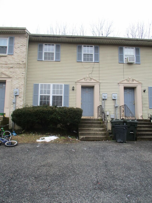 Foto principal - 3BR Townhome - Northampton School District