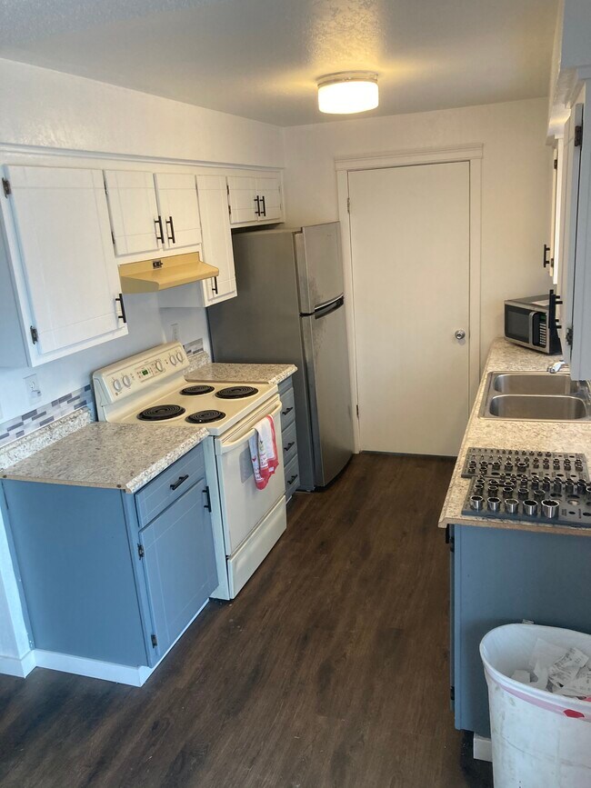 Foto del edificio - 625 Wildrose Ln