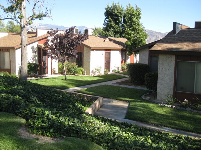 Building Photo - 1363 Vista Serena Ave