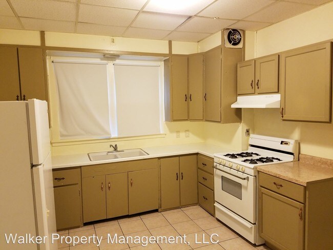 Building Photo - 3 br, 1 bath Apartment - 736 E. Hurlbut Ave.