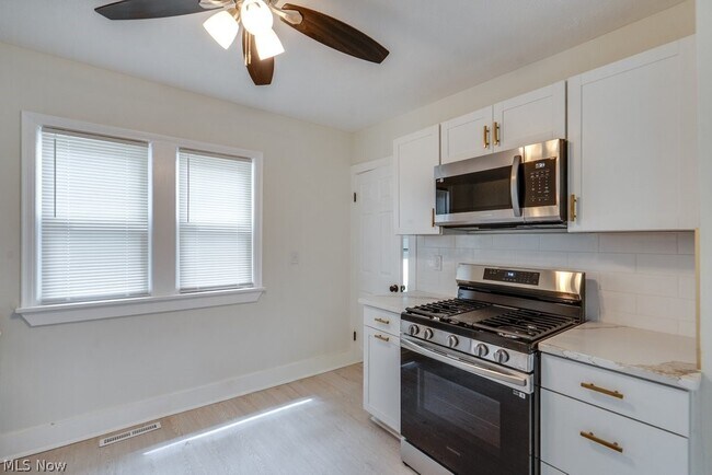 Building Photo - 5141 Clement Ave