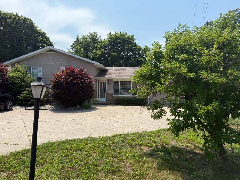 Primary Photo - 1332 W Glenlord Rd