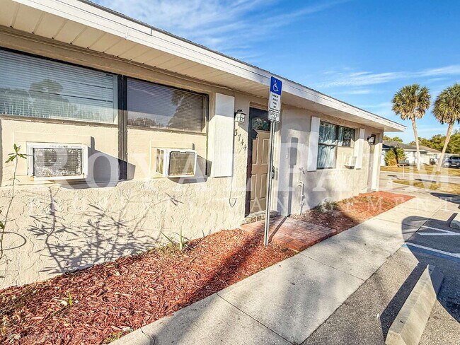 Foto del edificio - 3744 Estelle Ave