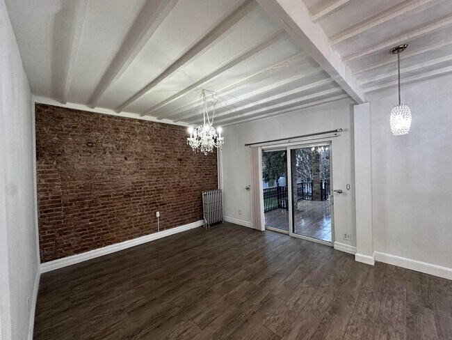 Building Photo - 216 53rd St