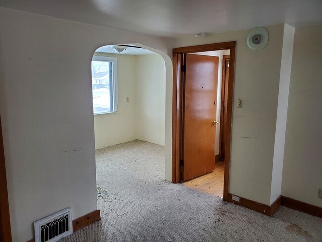 Building Photo - 924 Mead Ave
