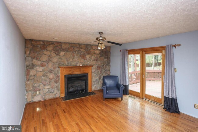 Foto del edificio - 8106 Gold Cup Ln