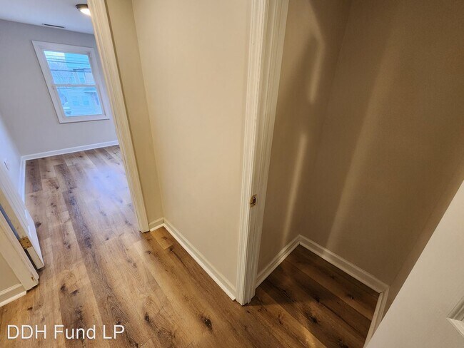 Building Photo - 4 br, 2 bath House - 124 S Main St