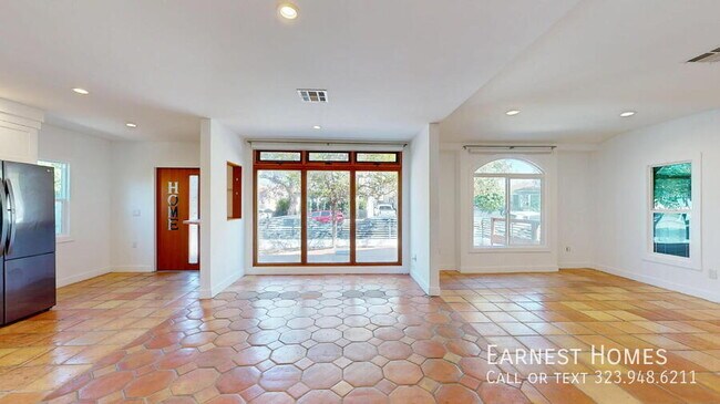 Foto del edificio - 1815 Cloverdale Ave