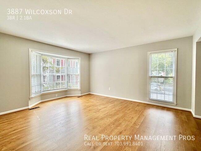 Foto del edificio - Gorgeous End Unit in Fairfax City!