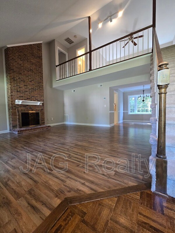 Foto del edificio - 9409 Radner Ln