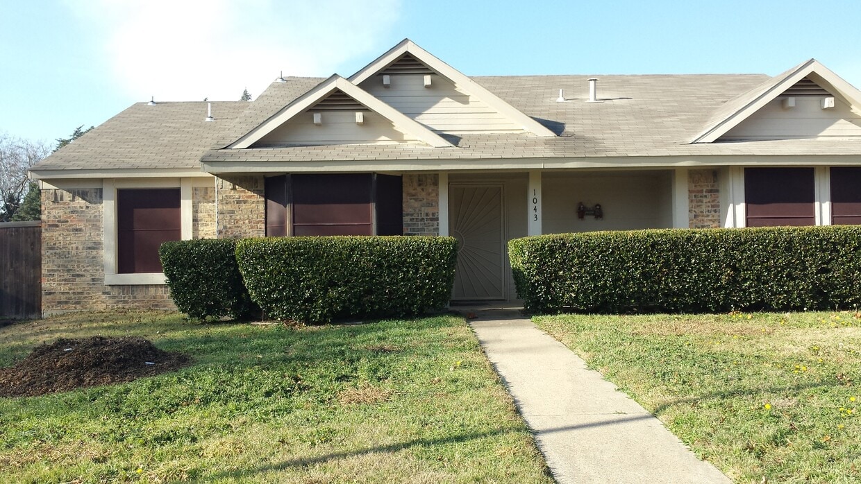 Primary Photo - 1043MeadowRun