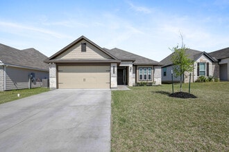 Building Photo - 1320 Kingsgate Dr