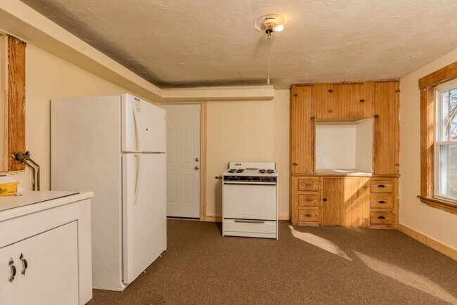 Building Photo - 84 Union St