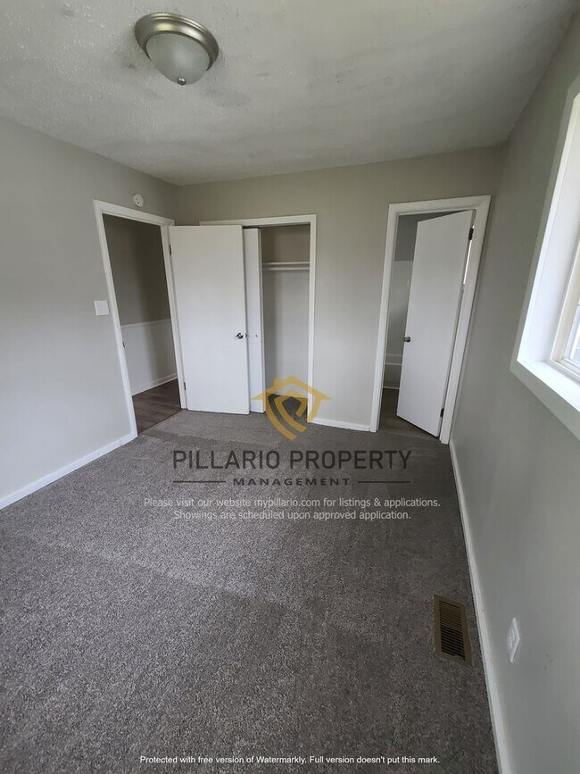 Building Photo - MOVE IN SPECIAL!! 3 Bed / 1 Bath Near Mart...