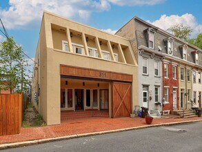 Building Photo - 311 S River St