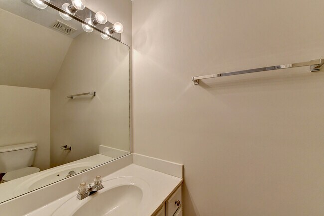 Building Photo - 2026 Merrimont Way
