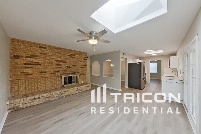 Foto del edificio - 4848 Alta Oaks Ln