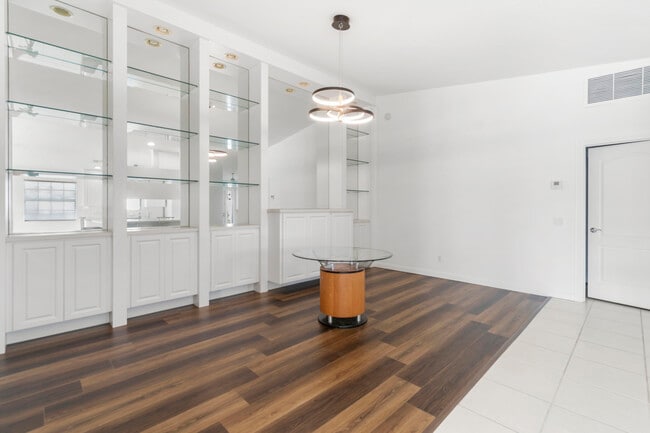 Foto del edificio - 8270 Eleuthera Ln