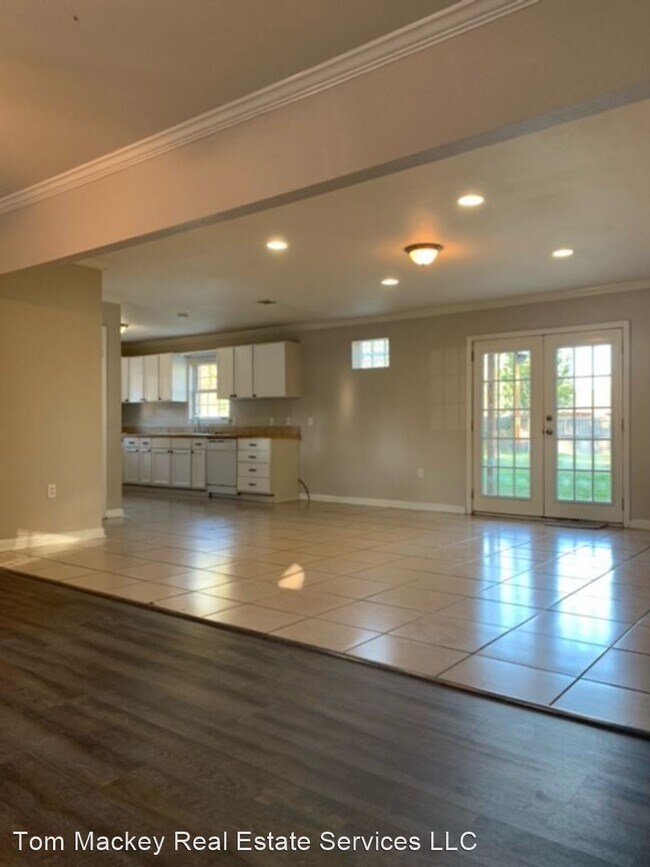 Foto del edificio - 6 br, 3 bath House - 1133 S. Burgess Dr.