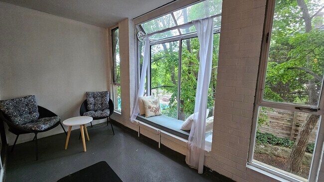 Foto del edificio - 99 Pond Ave
