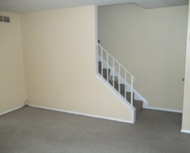Building Photo - 2283 Samira Rd