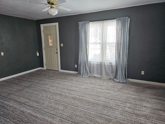 Building Photo - Triplex Main