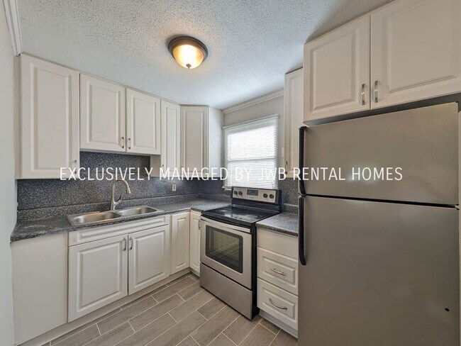 Building Photo - 4453 Melvin Cir E