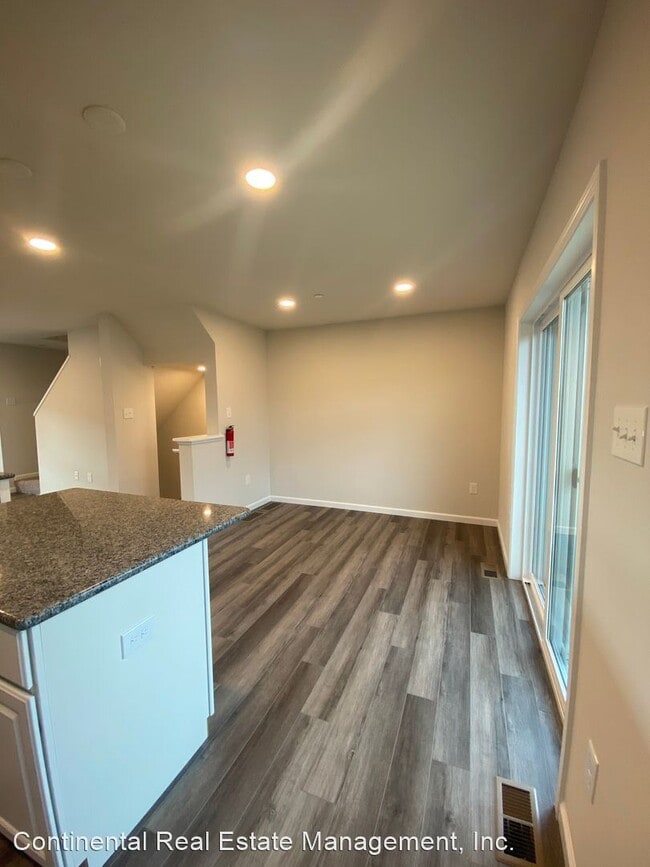 Building Photo - 3 br, 2.5 bath House - 121 Veery Way